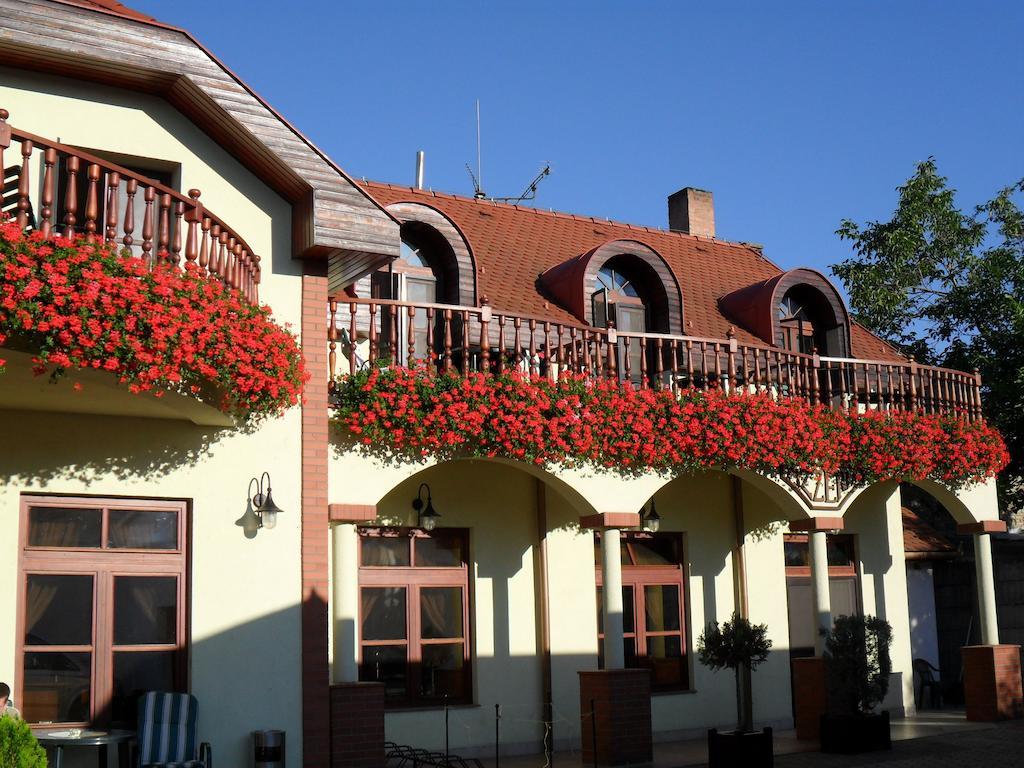 Hotel St.Florian Штурово Экстерьер фото