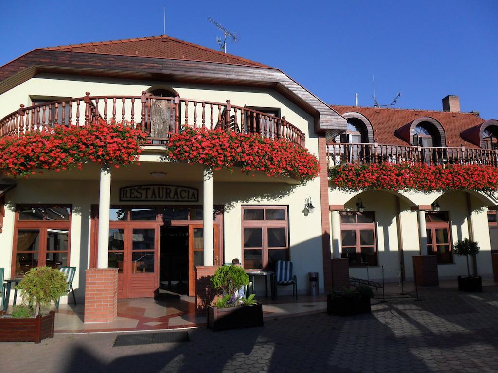 Hotel St.Florian Штурово Экстерьер фото